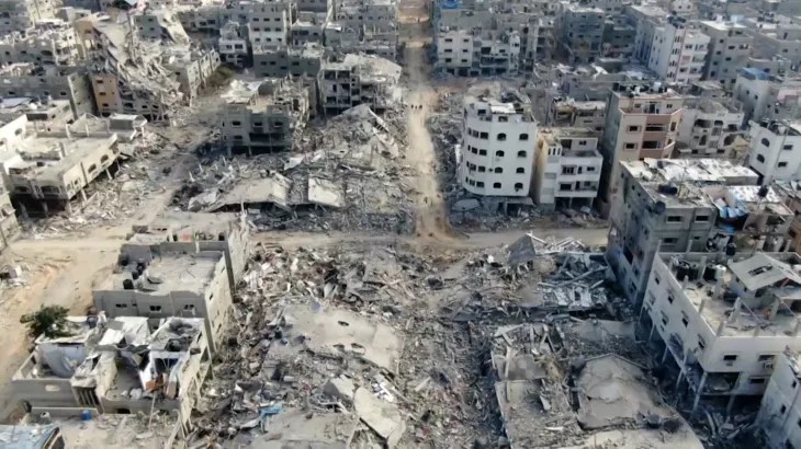 انهيار مبنيين متضررين من قصف إسرائيلي سابق في مدينة غزة بفعل المنخفض الجوي