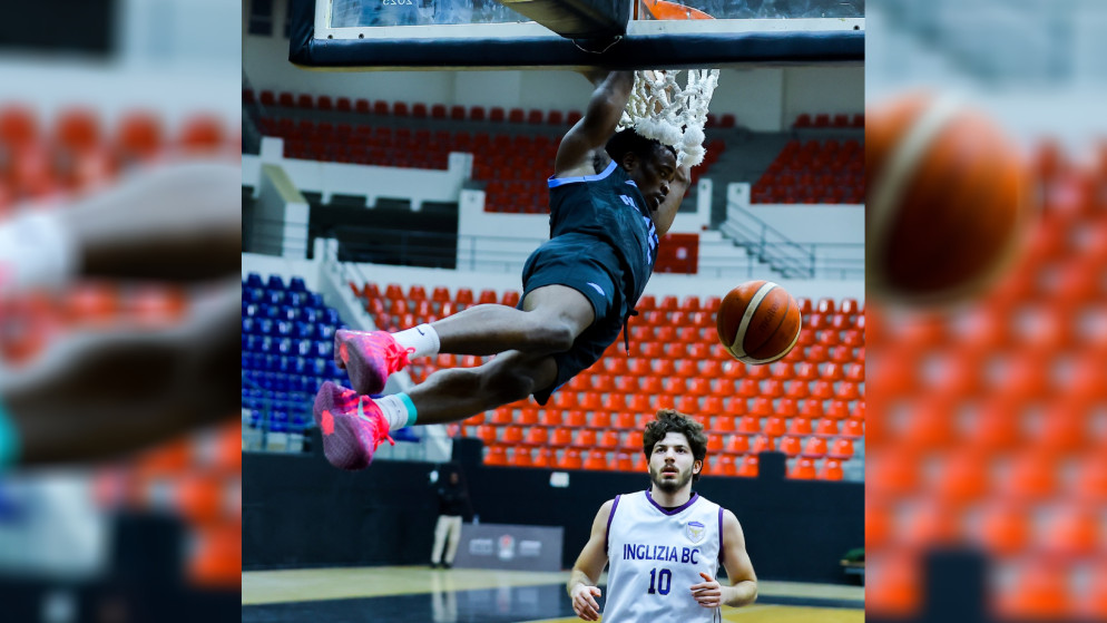 الفيصلي يتجاوز الإنجليزية في دوري السلة