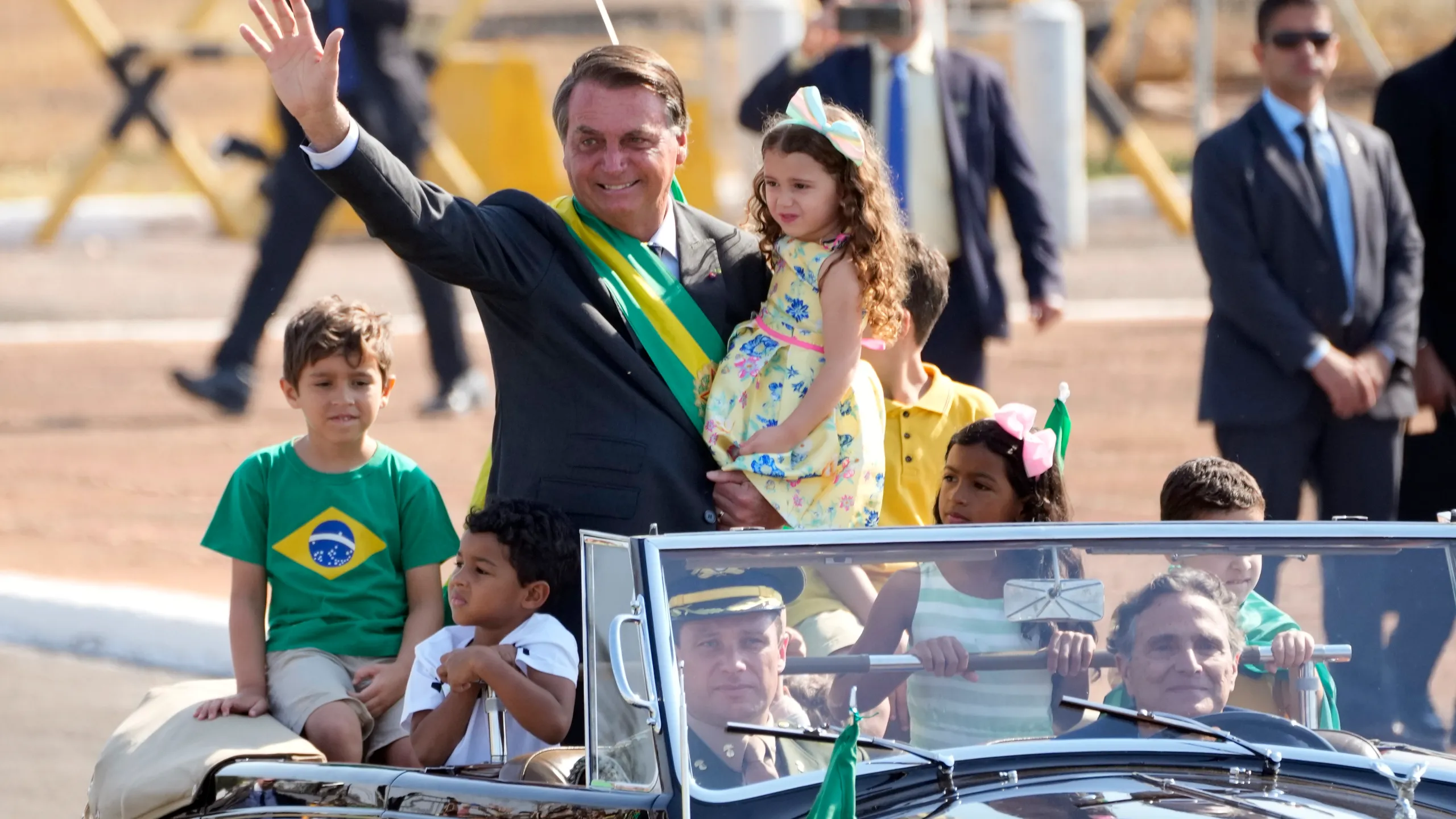 بولسونارو يعلن دعمه ترشح نجله فلافيو لرئاسة البرازيل في 2026