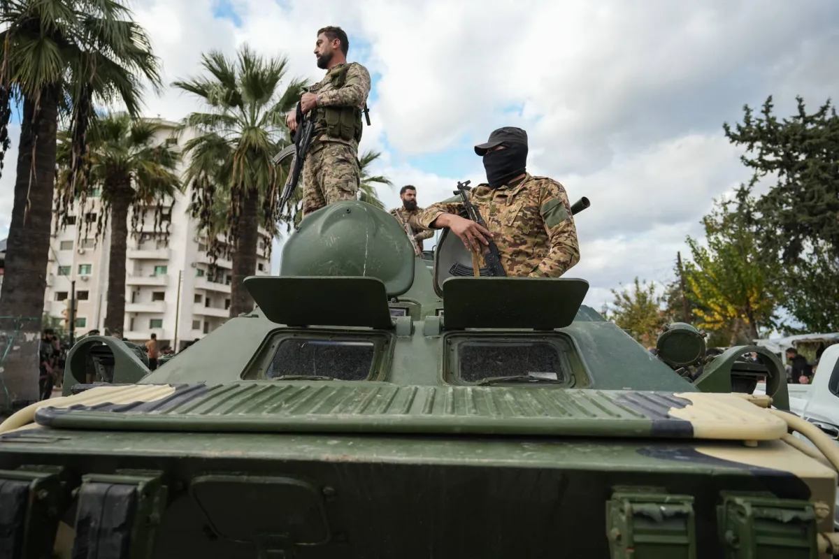 حظر تجول وتوقيفات في اللاذقية بعد عنف طائفي مرتبط بفلول النظام