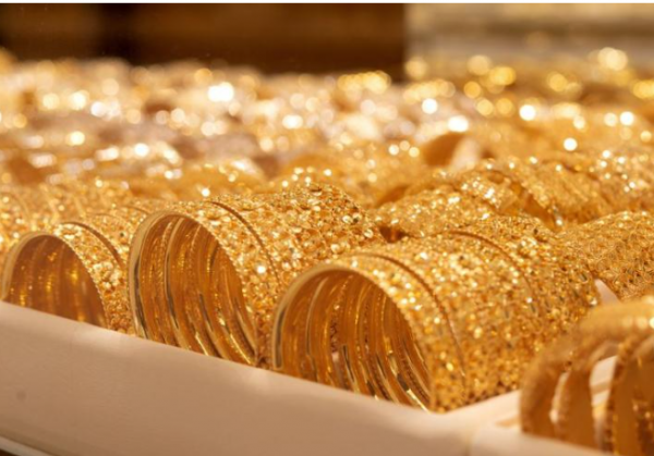 الأردنيون يتجهون للذهب.. طلب تاريخي على السبائك والليرات في 2025