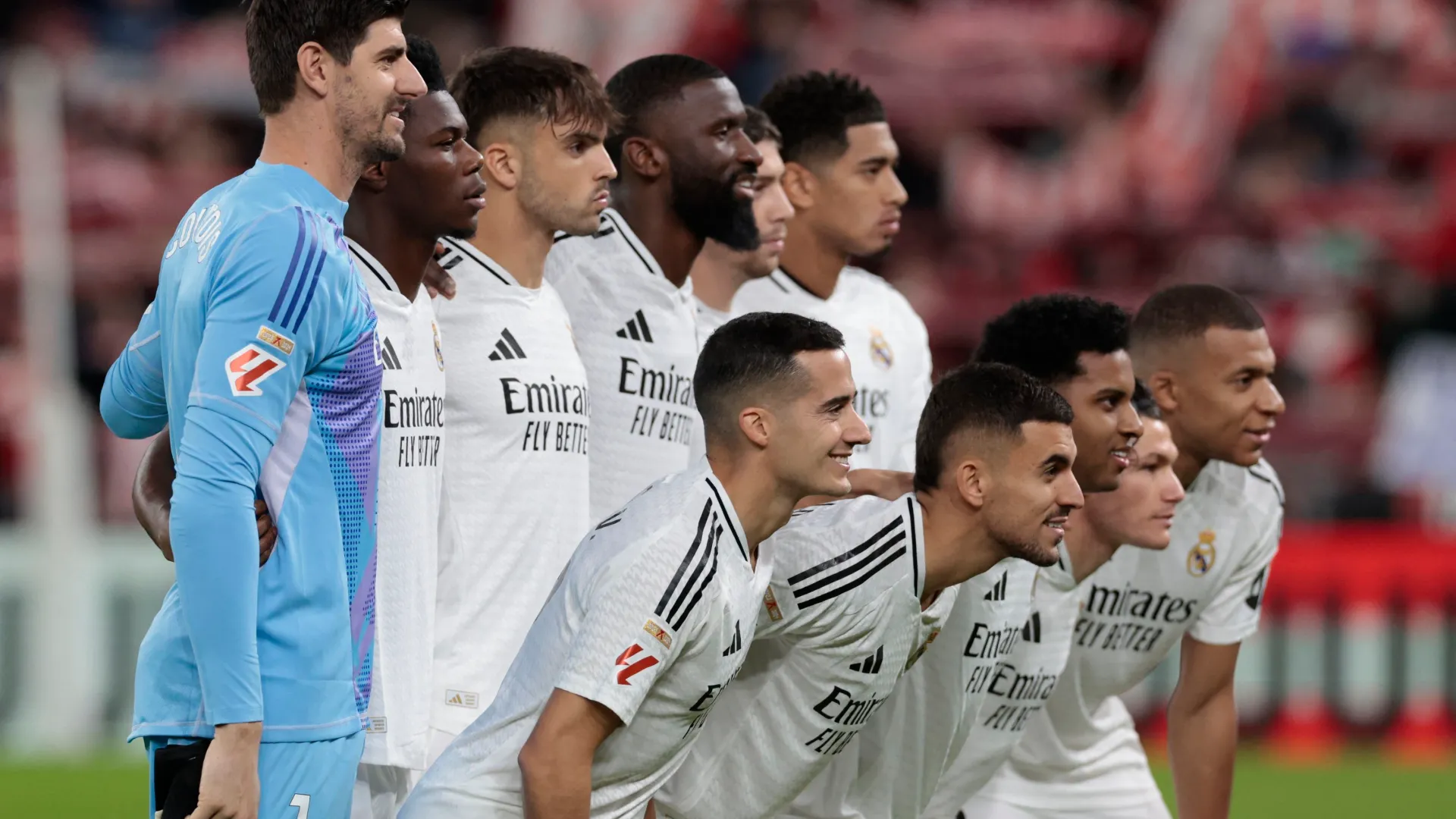 ريال مدريد يبدأ رحلة الدفاع عن لقبه بفوز صعب على أتالانتا في دوري الأبطال