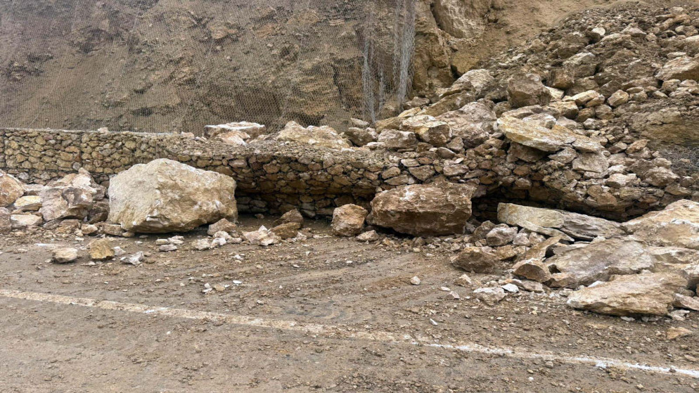 إغلاق طريق السلط  وادي شعيب  الأغوار بسبب الانهيارات