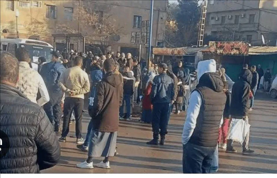 الجزائر: إجراءات استعجالية لاحتواء الغضب بعد زيادة الوقود وقانون إرهاب الطرقات
