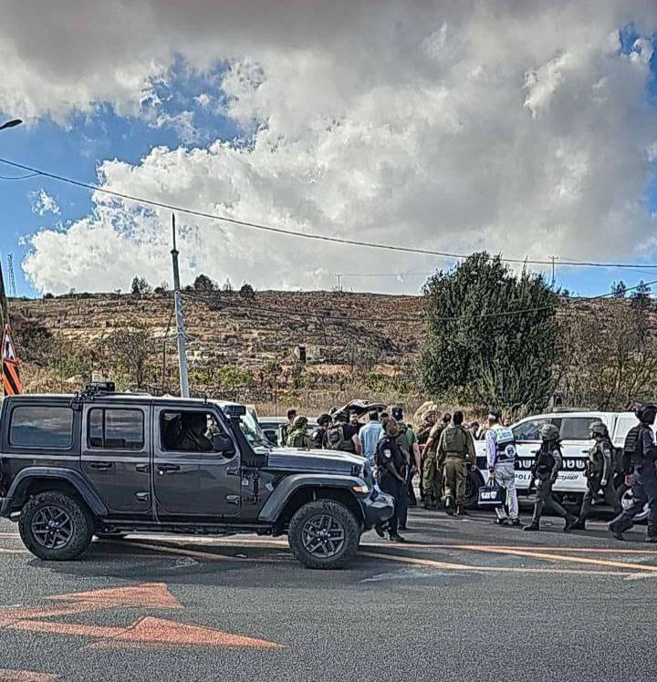 إصابة مستوطن بعملية دعس في رام الله.. والاحتلال يفرض طوقاً أمنياً شاملاً