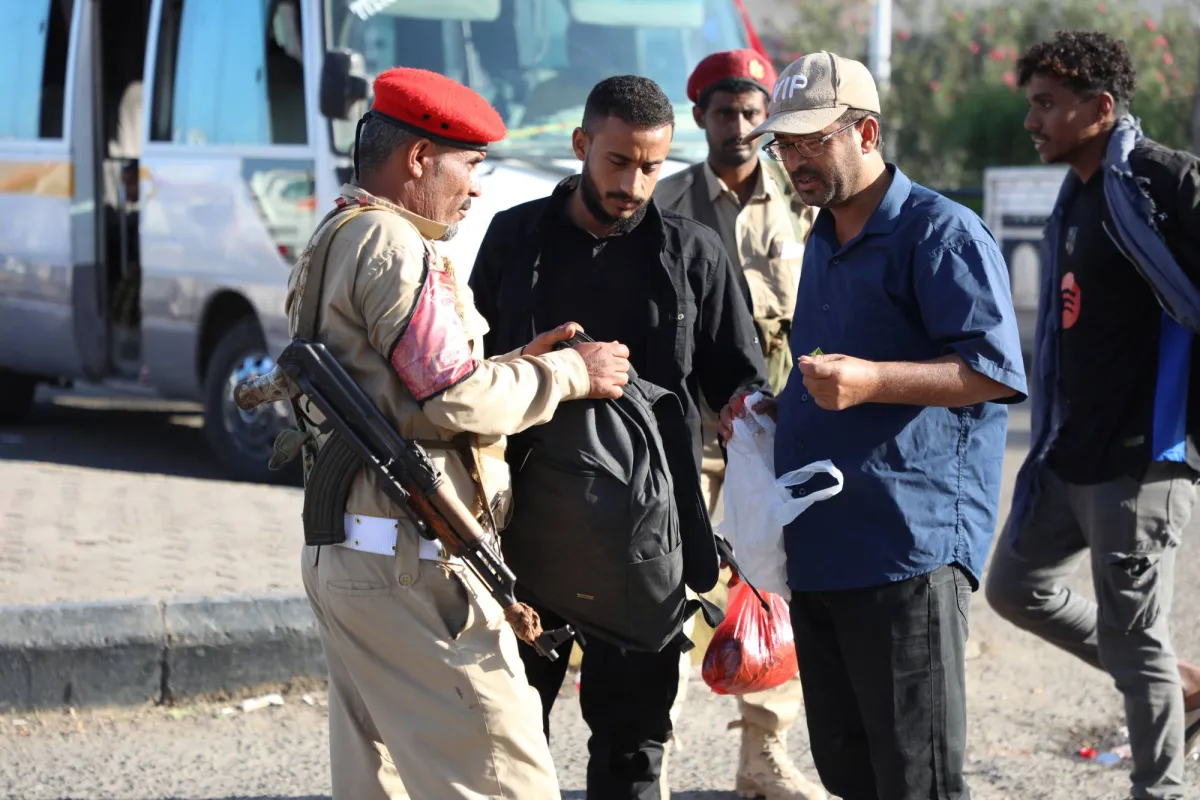 الرئاسة اليمنية تحذر من «منزلق خطير» في عدن: القيود على التنقل تنسف اتفاق الرياض