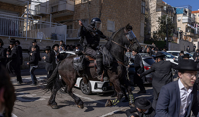 اتهامات قضائية لحكومة نتنياهو بـ «التمرد» على قرارات تجنيد الحريديم
