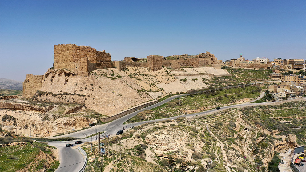 محافظ الكرك: الاعتداء على المسار الطبيعي للأودية فاقم من خطر السيول في بلدة العراق