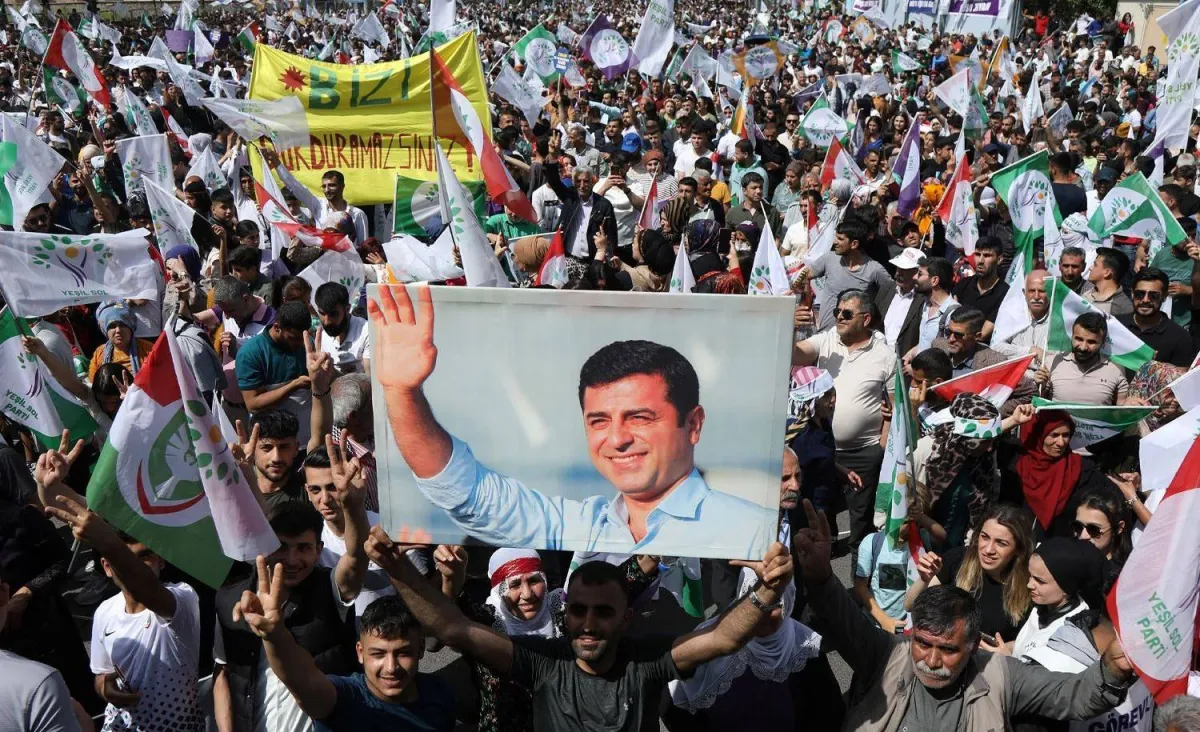 حكم جديد بحبس صلاح الدين دميرطاش بتهمة إهانة إردوغان