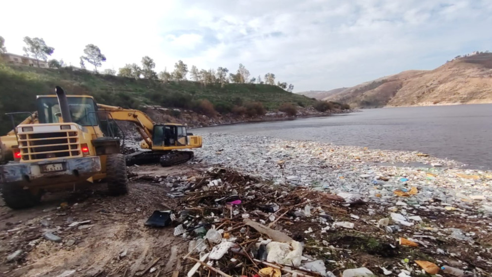 إطلاق حملة لتنظيف سد الملك طلال من النفايات