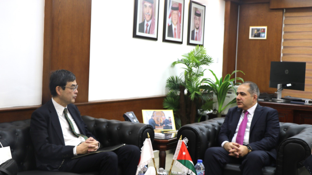 وزير الاستثمار يبحث مع السفير الياباني التعاون الاقتصادي