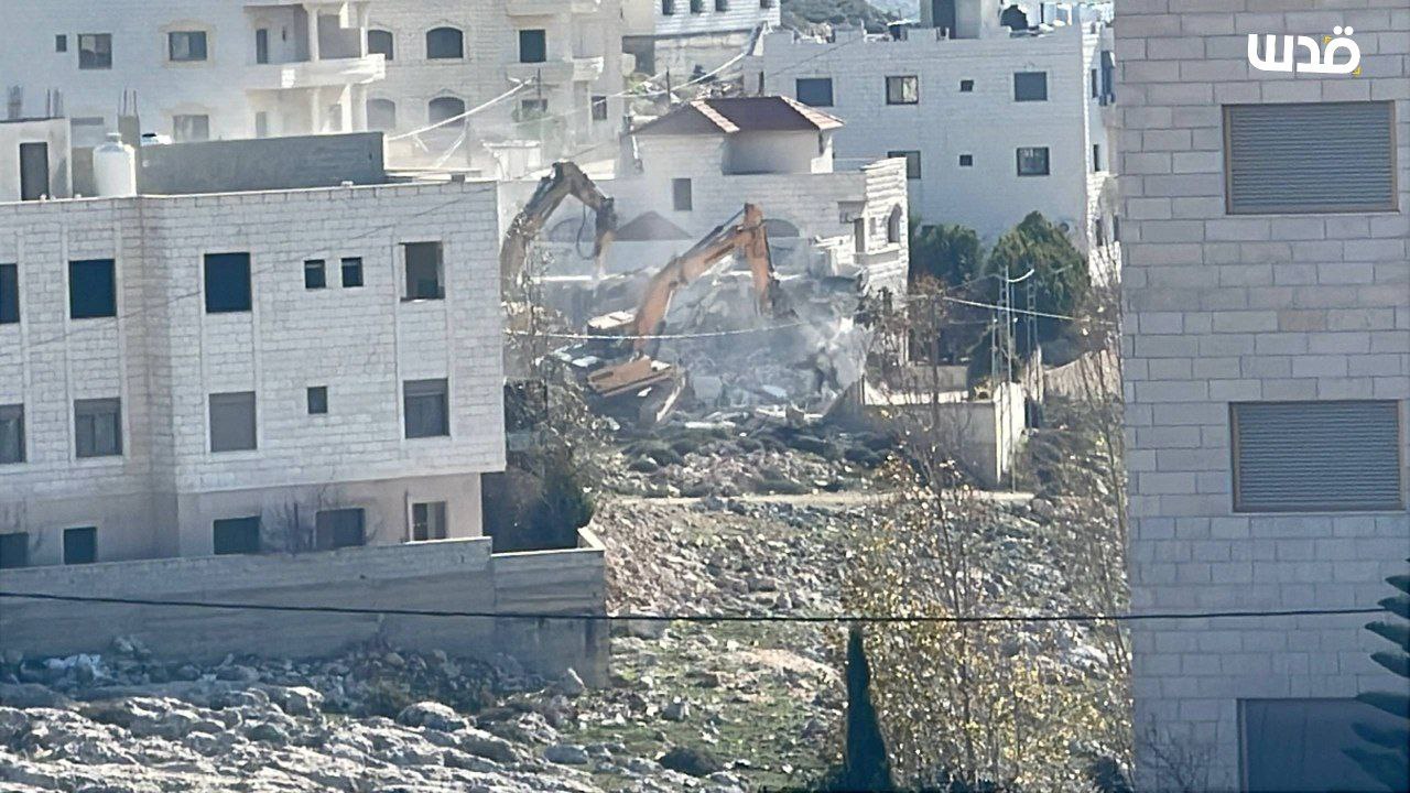 الاحتلال يصعد في نابلس بهدم منازل واقتحام واسع لحي التعاون