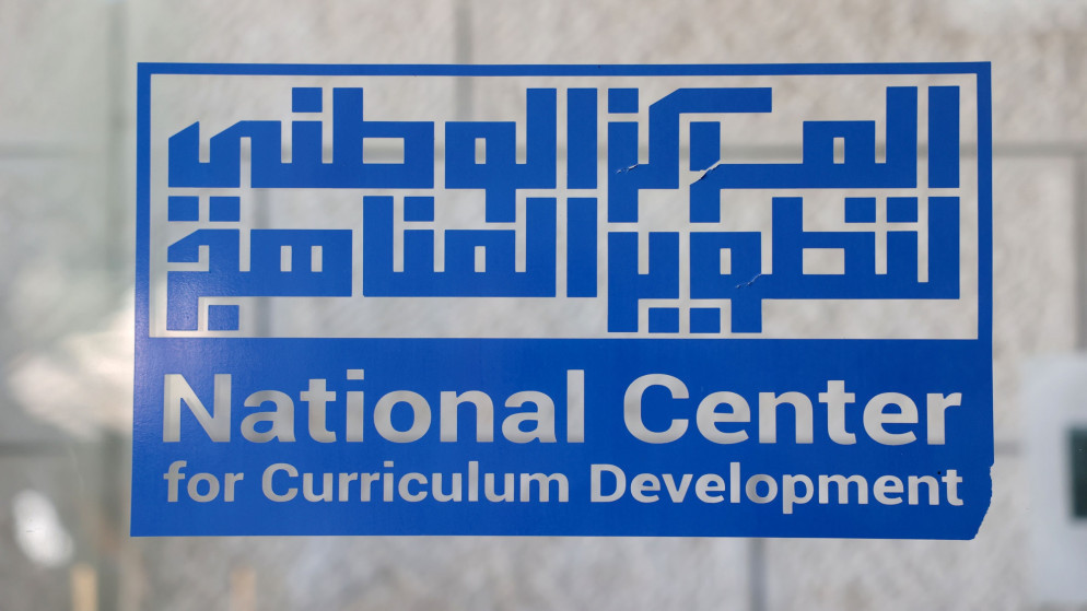 الانتهاء من كتابة فقرات بنوك الأسئلة للصف الحادي عشر في 4 مباحث