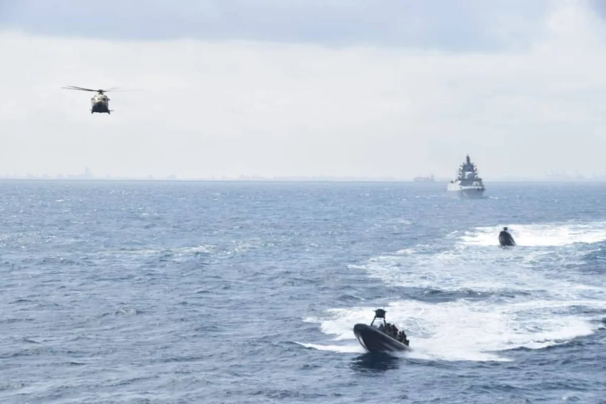 حديث إسرائيلي عن إطلاق نار على سفينة حربية مصرية... والقاهرة تشكك