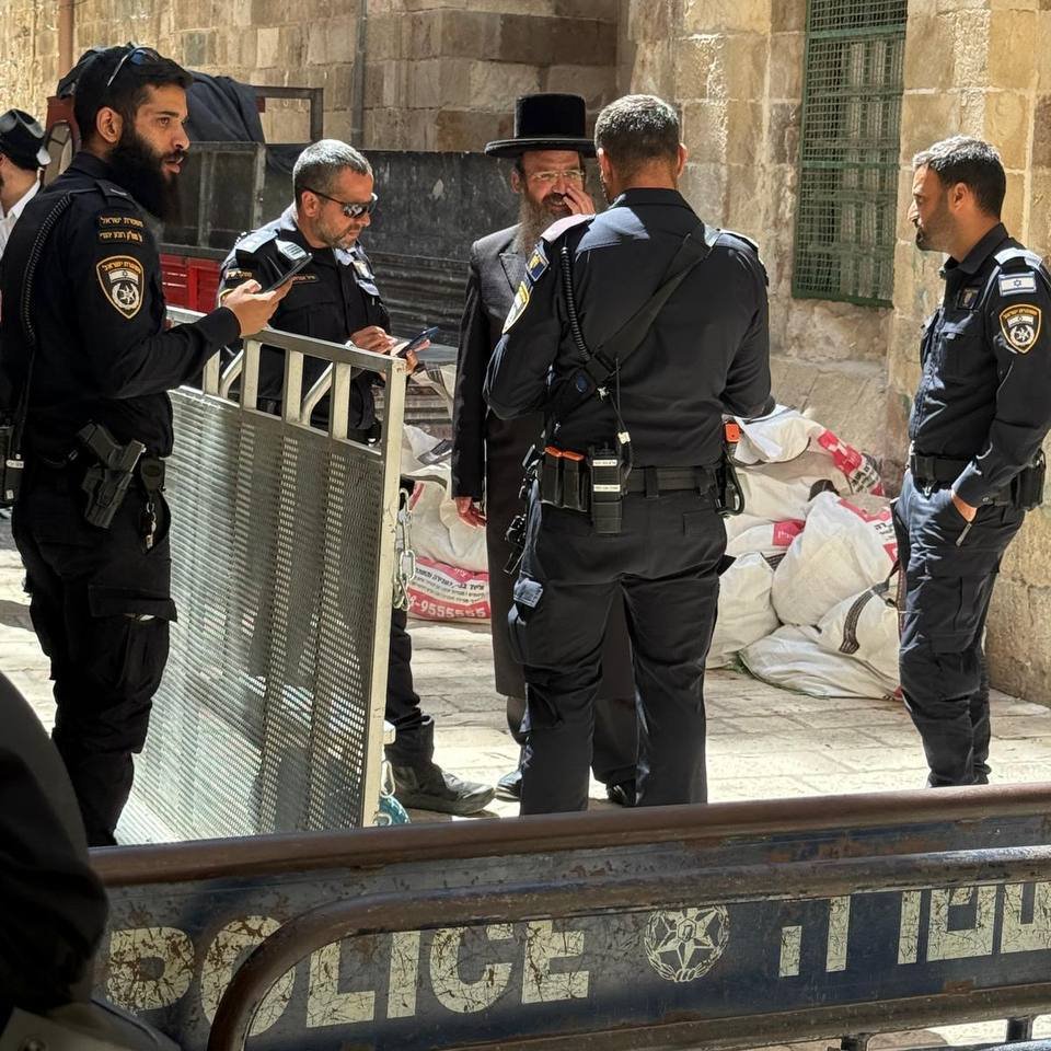 مئات المستوطنين يقتحمون المسجد الأقصى ويؤدون طقوساً تلمودية