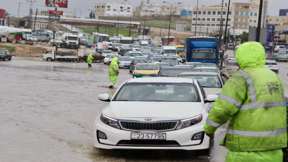 المركز الوطني للأمن وإدارة الأزمات يُحذر من مخاطر المنخفض الجوي