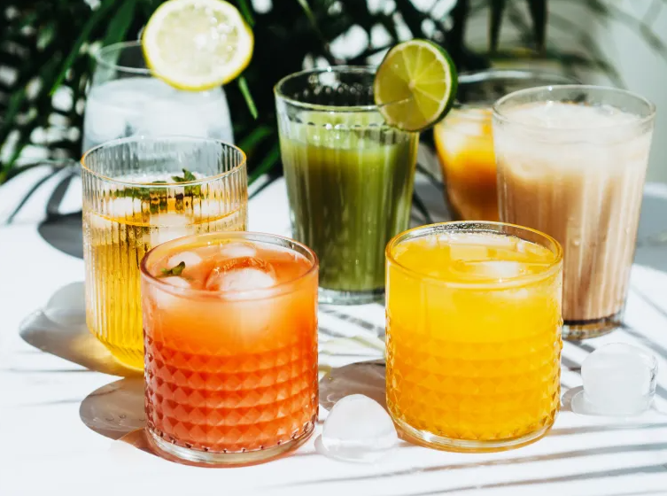 منظمة الصحة العالمية: انخفاض أسعار المشروبات السكرية والكحول يفاقم الأمراض عالمياً