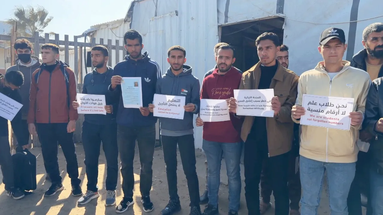 طلاب غزة يطالبون بفتح المعابر لإنقاذ مستقبلهم الدراسي