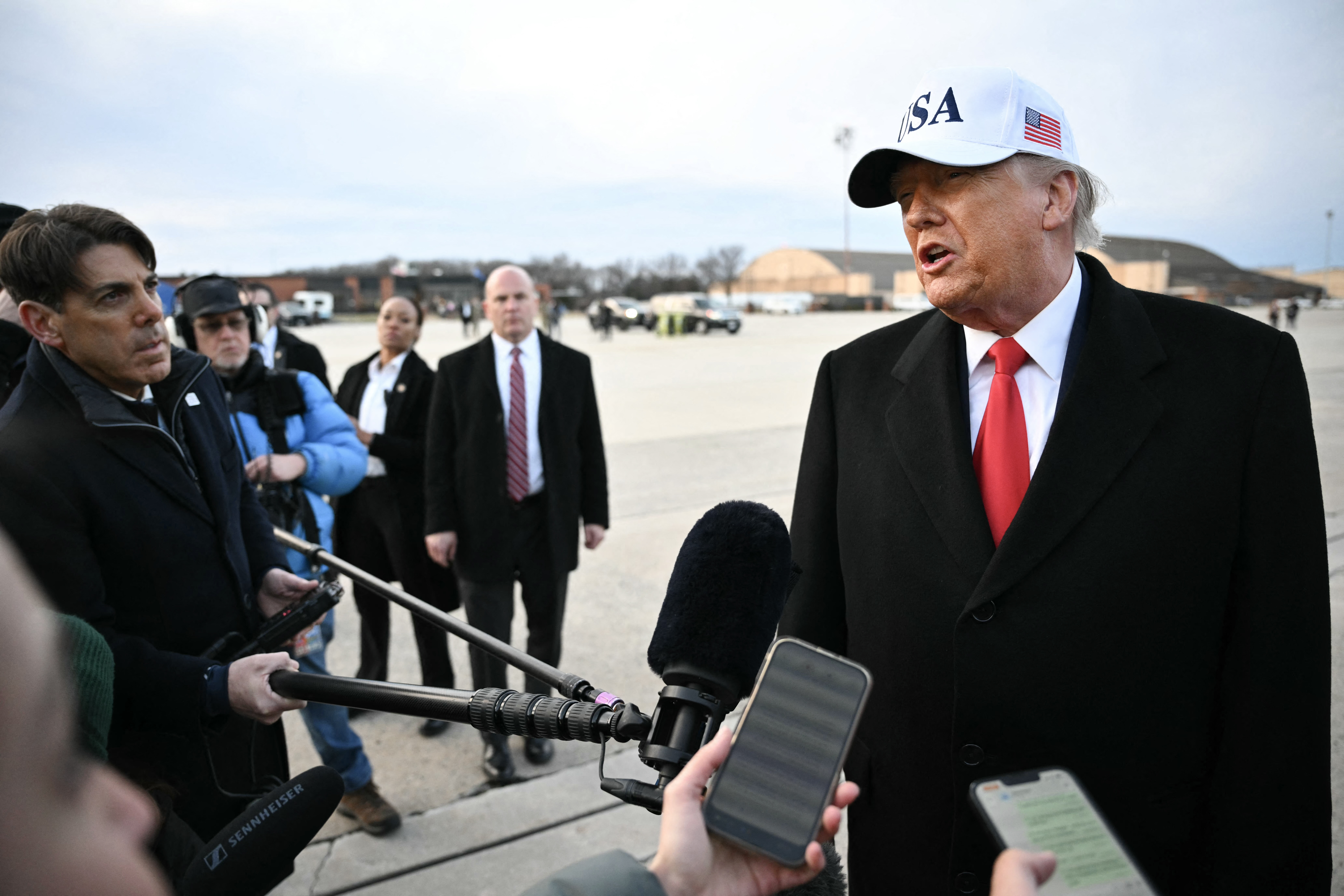 صحف عالمية: ترامب يسعى لنفط إيران وفنزويلا ولن يعالج الفوضى التي قد يخلقها