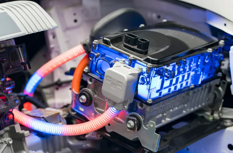 لماذا تتلف بطارية سيارتك بسرعة في الصيف؟ الأسباب والحلول