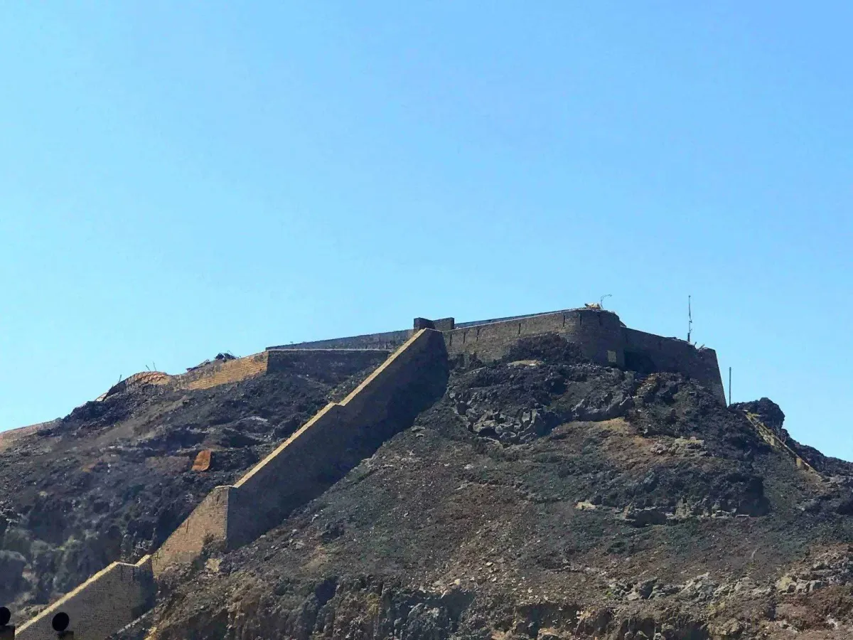 عدن: تحويل أبرز موقع عسكري ومخزن سلاح إلى منتجع ترفيهي