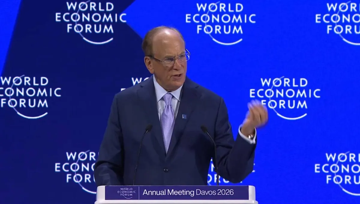 لاري فينك من دافوس: الثقة هي العملة الأصعب في عصر الذكاء الاصطناعي
