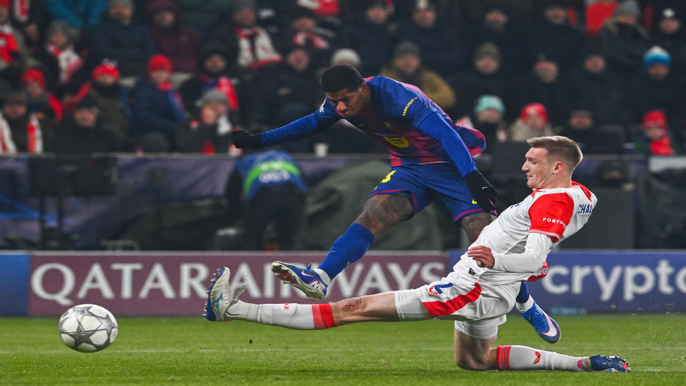 ثنائية لوبيز تقود برشلونة لفوز مثير 42 على سلافيا براغ