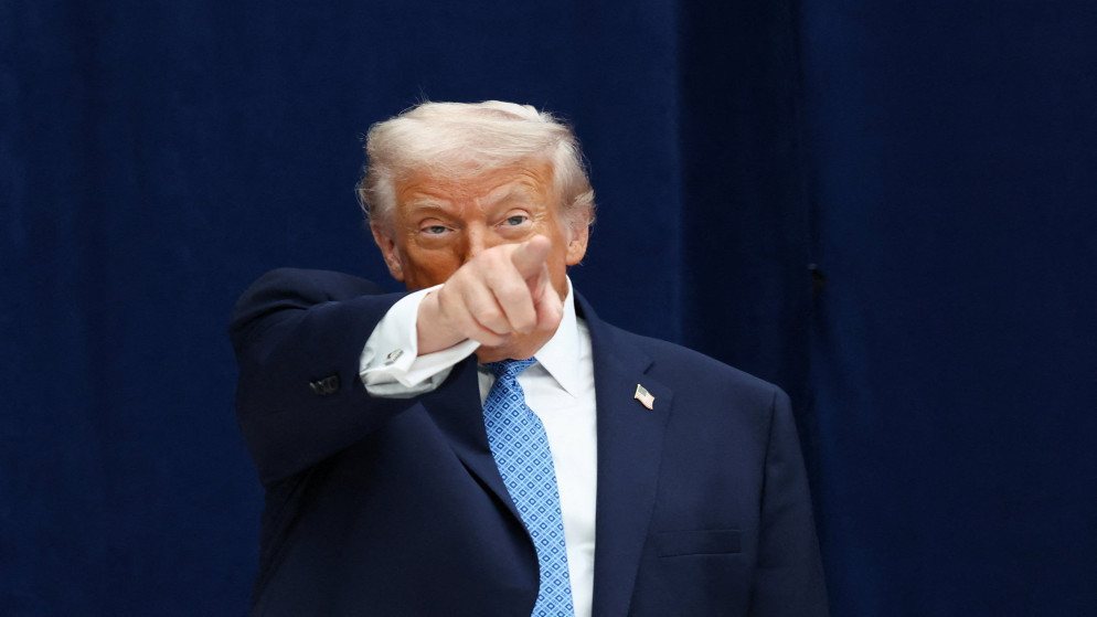 ترامب يهدد كندا برسوم جمركية بنسبة 100 إذا وقعت اتفاقا تجاريا مع الصين