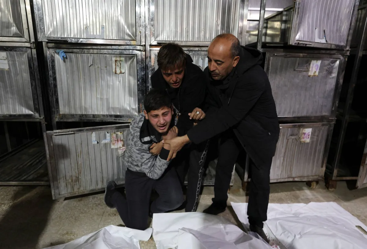 الدفاع المدني بغزة يعلن مقتل فتيين بغارة إسرائيلية والجيش يقول إنه قضى على إرهابيين