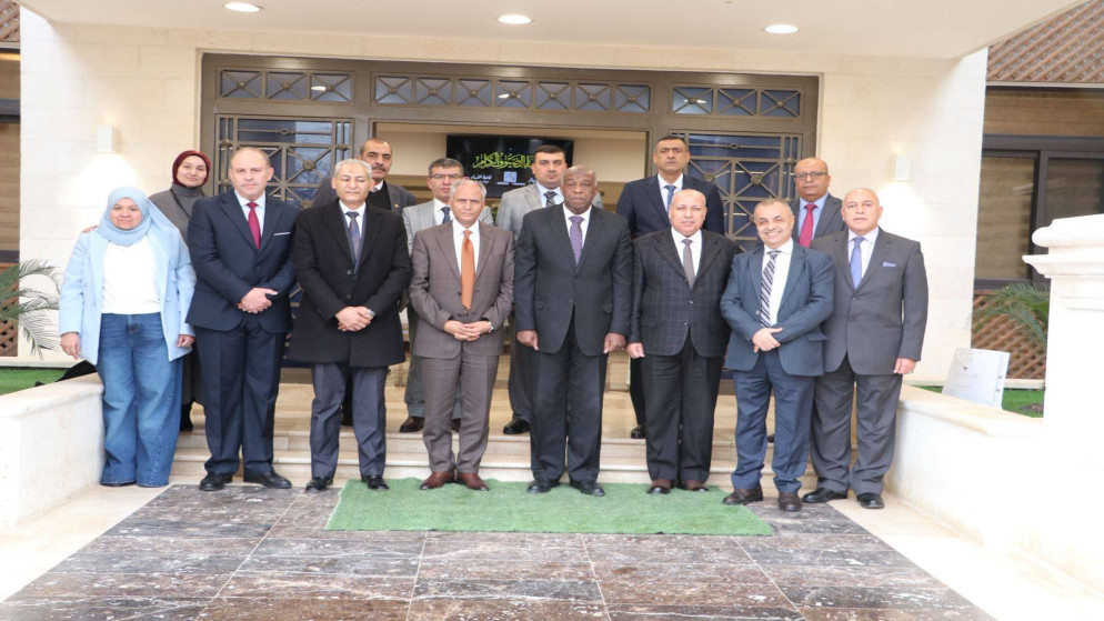 رئيس الاتحاد العربي للمحاربين القدماء يزور مؤسسة المتقاعدين العسكريين