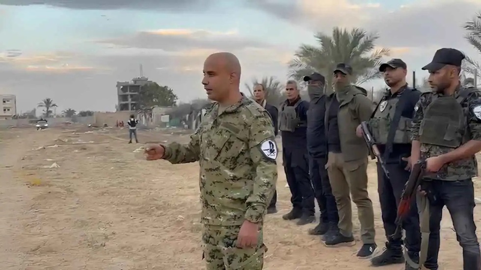 فتح تتبرأ من غسان الدهيني وتصفه بالخائن بعد ظهوره في فيديو اعتقال عنصر من القسام