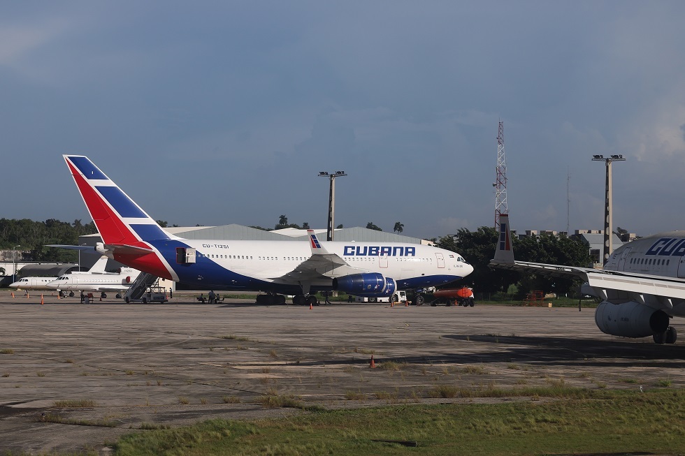 كوبا تعلّق تزويد شركات الطيران بالوقود لمدة شهر بسبب القيود الأمريكية