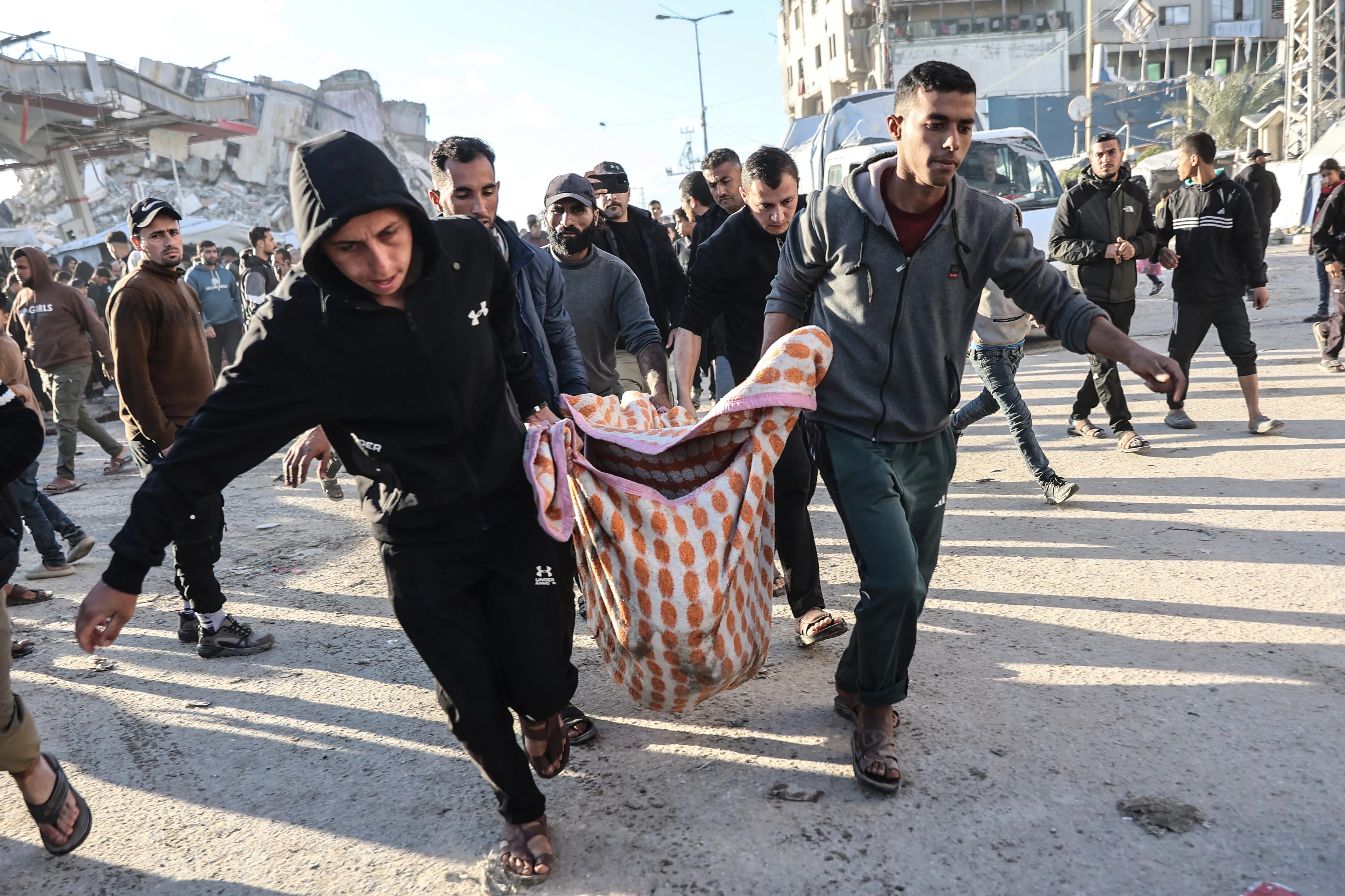 تصعيد في غزة: شهداء وجرحى في قصف إسرائيلي يستهدف مناطق متفرقة