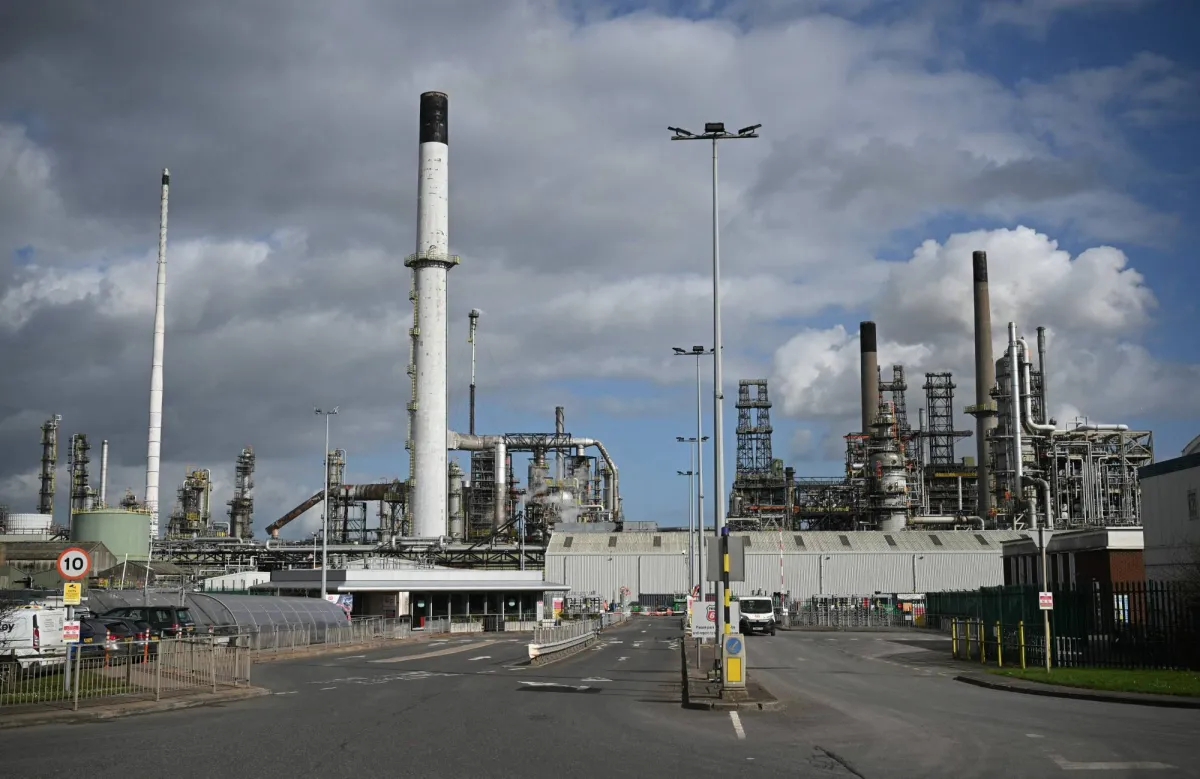 الدول الاعضاء في وكالة الطاقة تتفق على ضخ 400 مليون برميل نفط