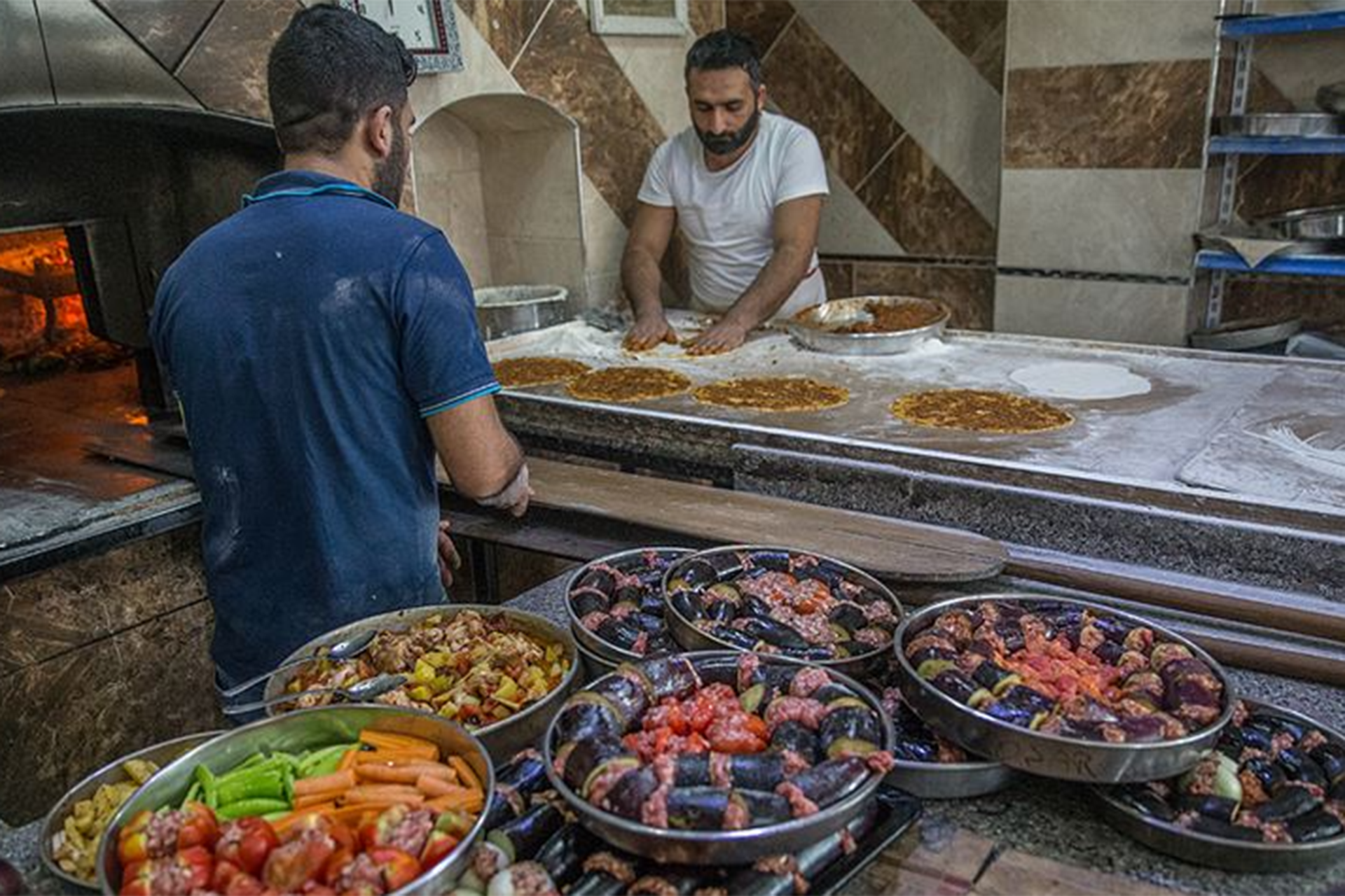رمضان في تركيا: بين نداء المسحراتي وموائد الإفطار الجماعية
