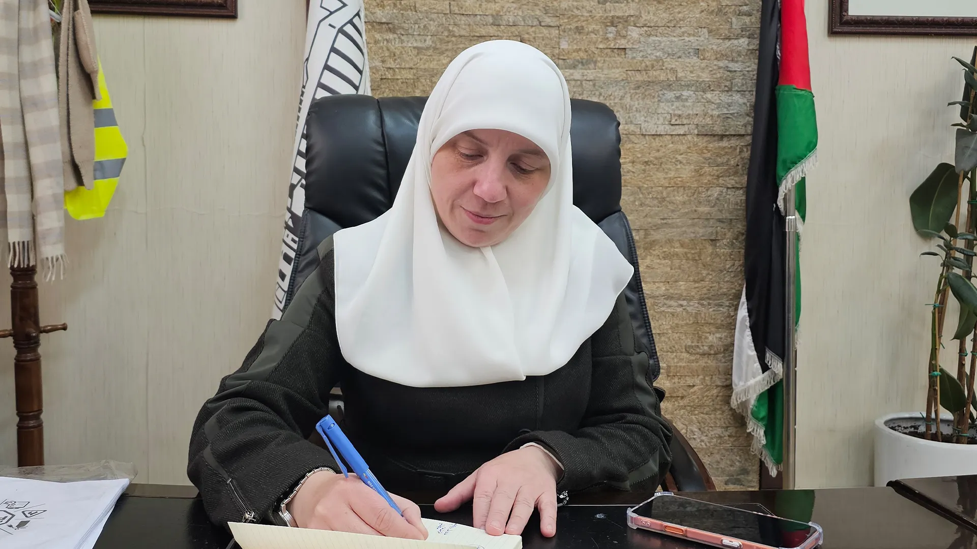 امرأة تقود الخليل: أسماء الشرباتي تكشف تحديات القيادة في أكبر بلديات فلسطين