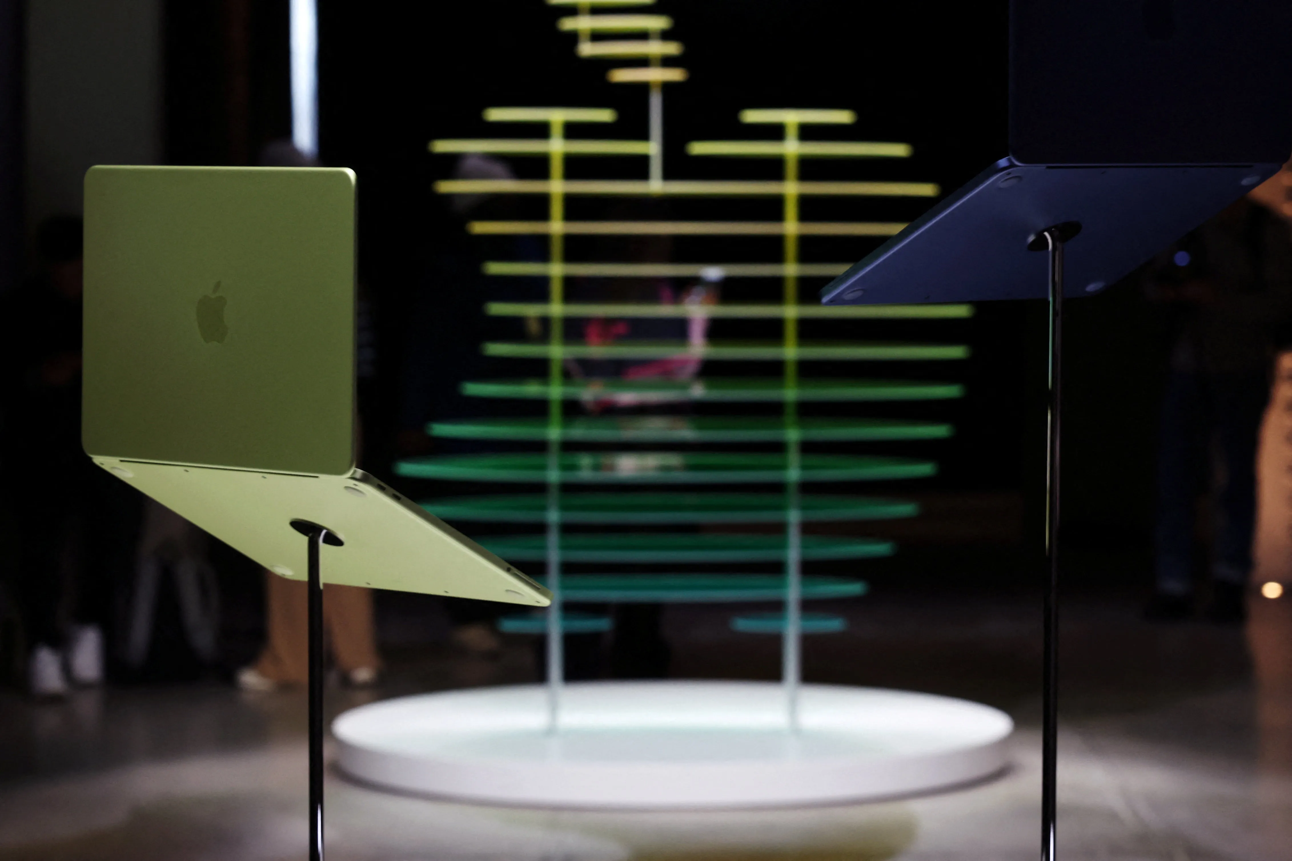 ماك بوك نيو: هل أعادت آبل تعريف الحواسيب المحمولة الاقتصادية؟