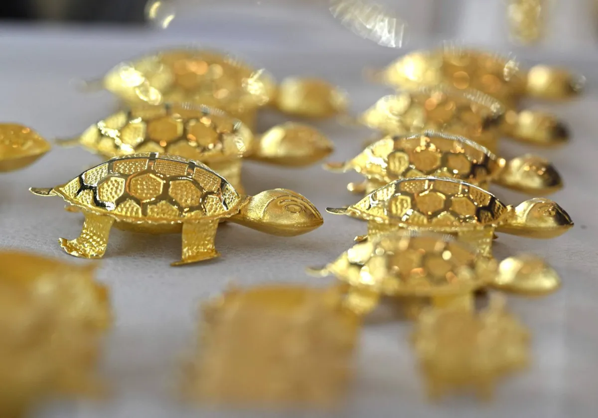 الذهب يتألق وسط ترقب لبيانات اقتصادية أمريكية حاسمة