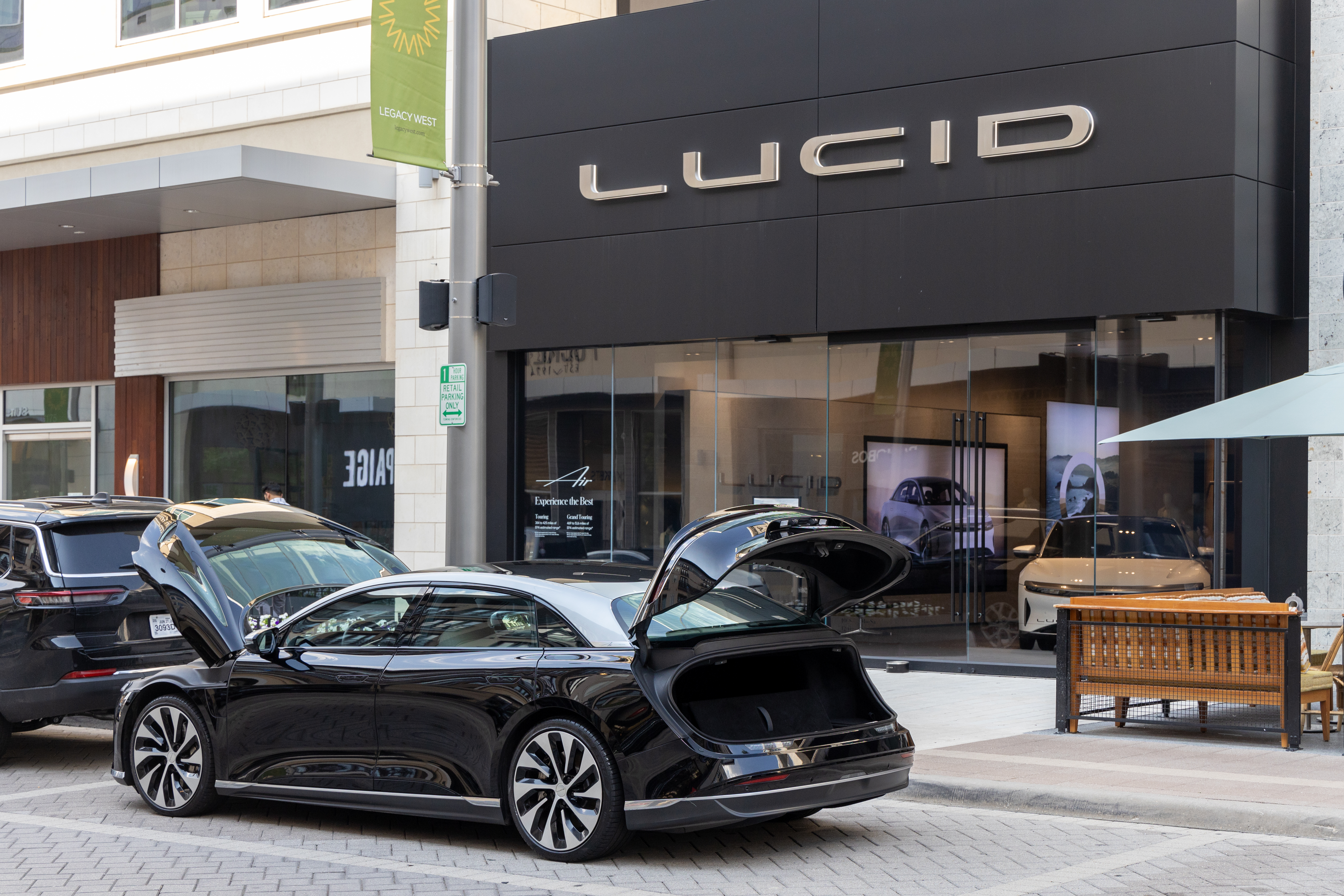 السيارات الفارهة: هل هي طريق نحو الثراء أم استنزاف للأموال؟