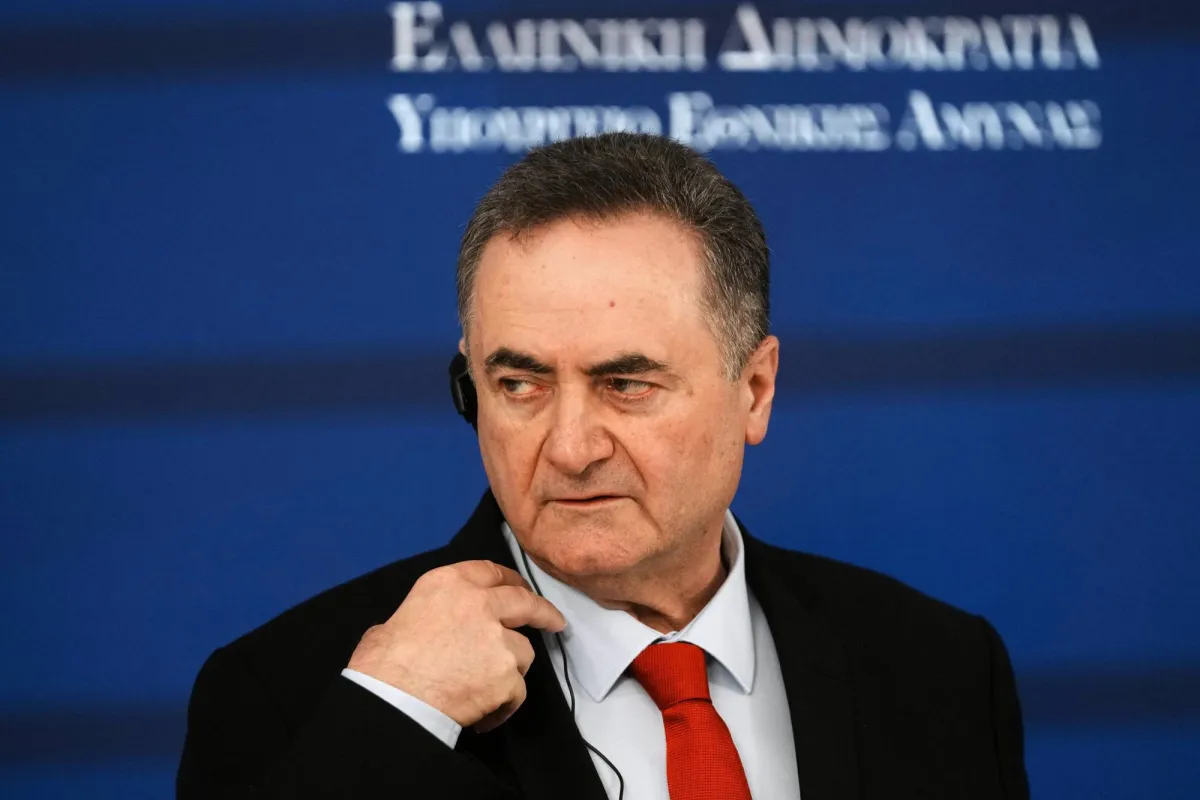 كاتس يلوح بالسيطرة على أراض لبنانية ردًا على صواريخ حزب الله