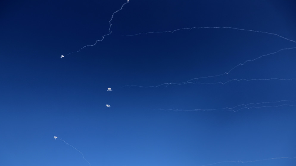 تصعيد خطير: صواريخ ايرانية تستهدف اسرائيل والجيش الاسرائيلي يرد