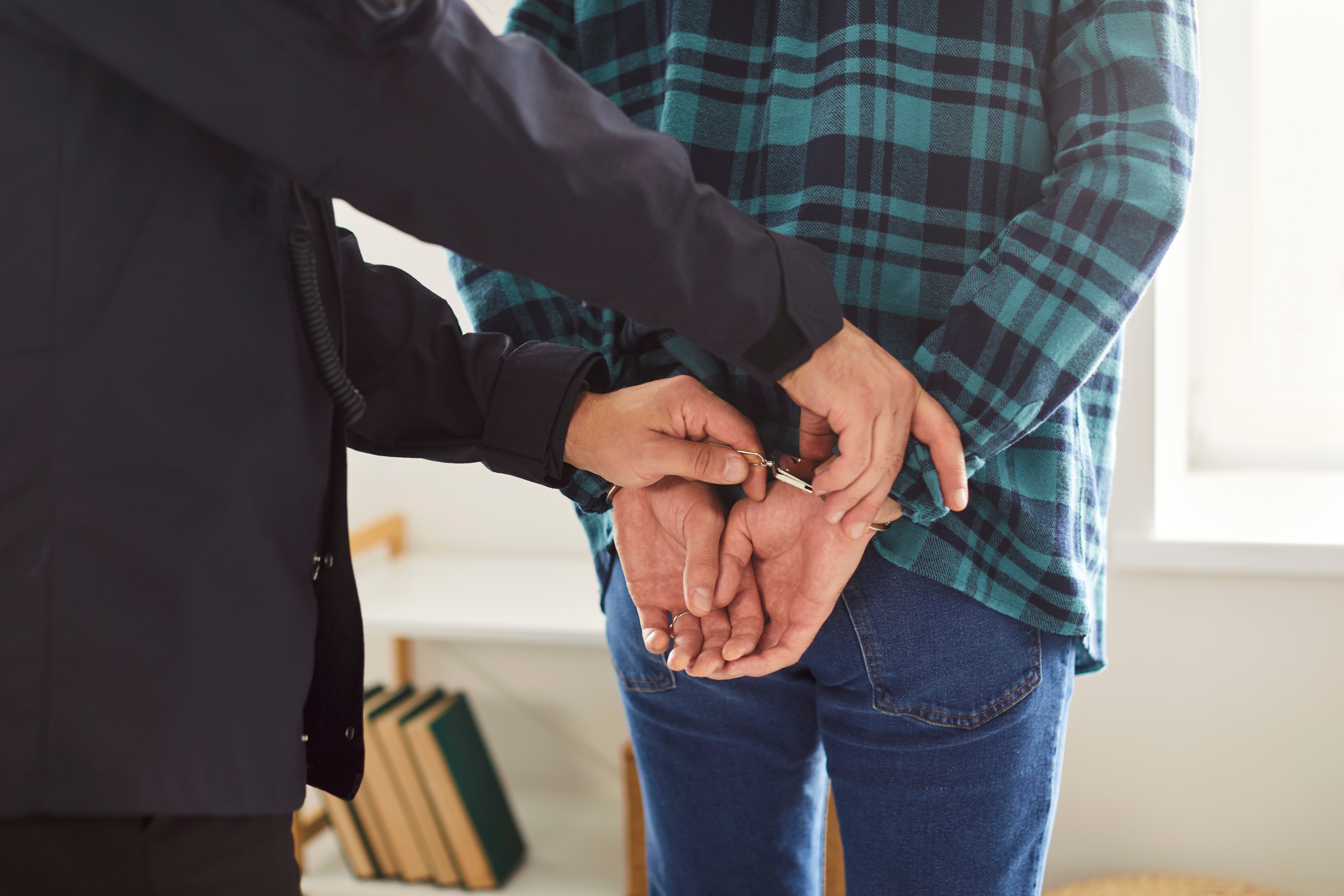 خطأ برمجي يقود لاعتقال بريء في بريطانيا: قصة ألفي شودري