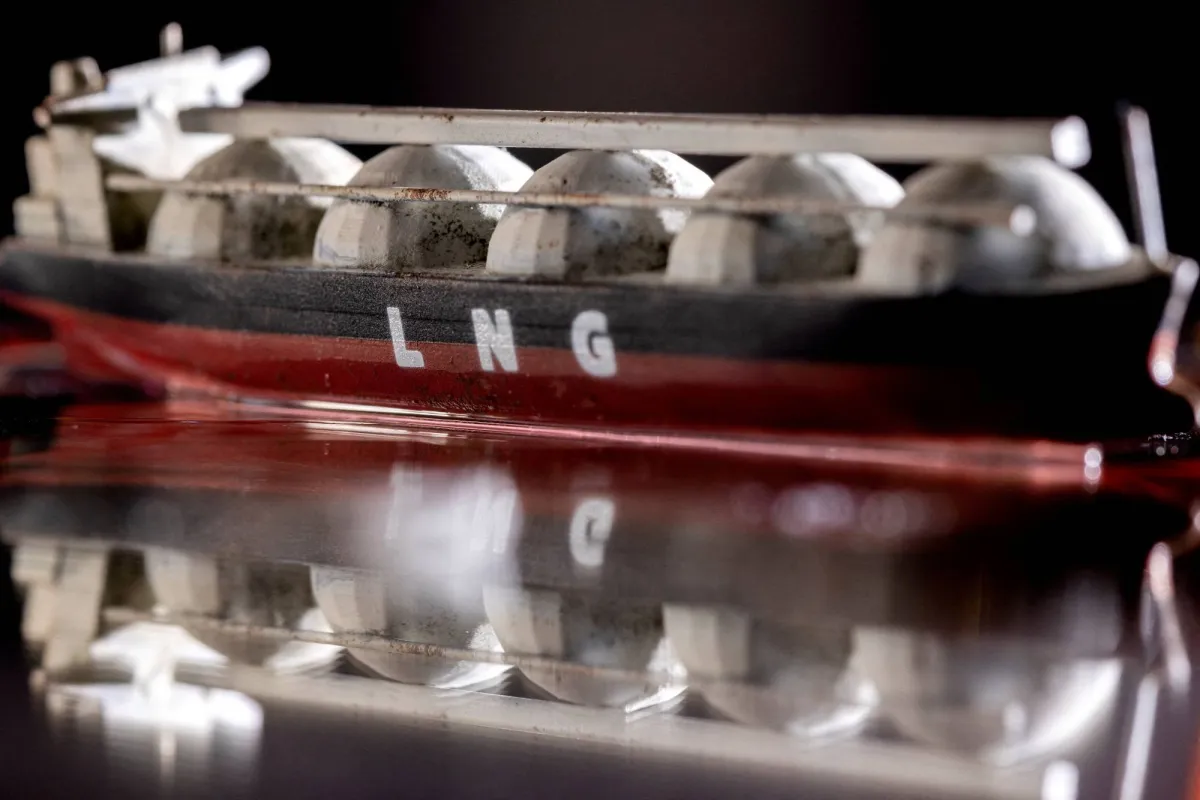 بنغلاديش تتجه نحو السوق الفورية وتطلب دعما نفطيا من الهند وسط أزمة طاقة