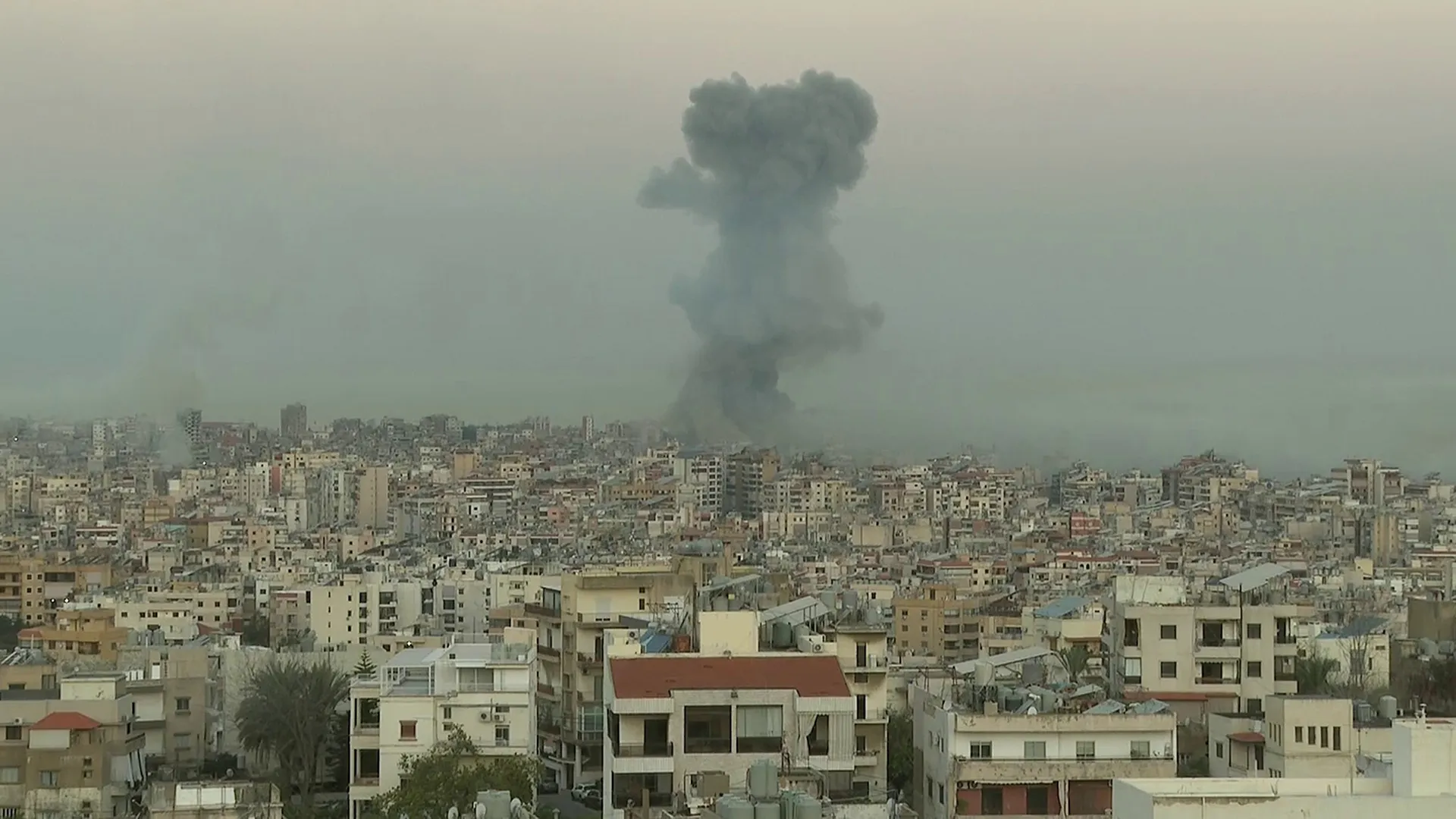 تصعيد خطير: غارات تهز بيروت وإنذارات إسرائيلية تطال عشرات القرى اللبنانية