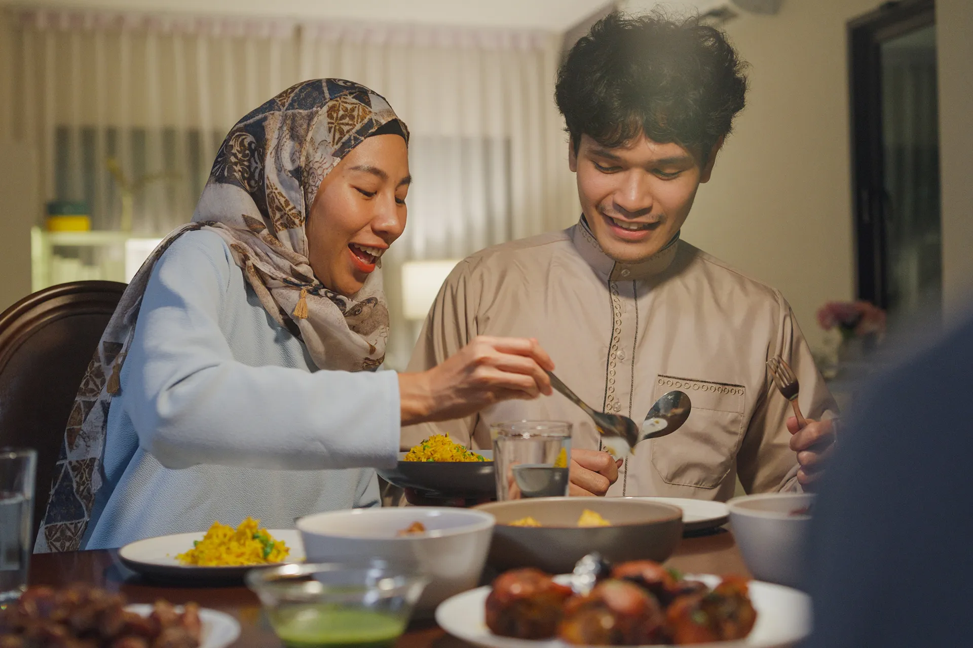 دراسات تكشف: لماذا يزداد استهلاك الطعام في رمضان؟