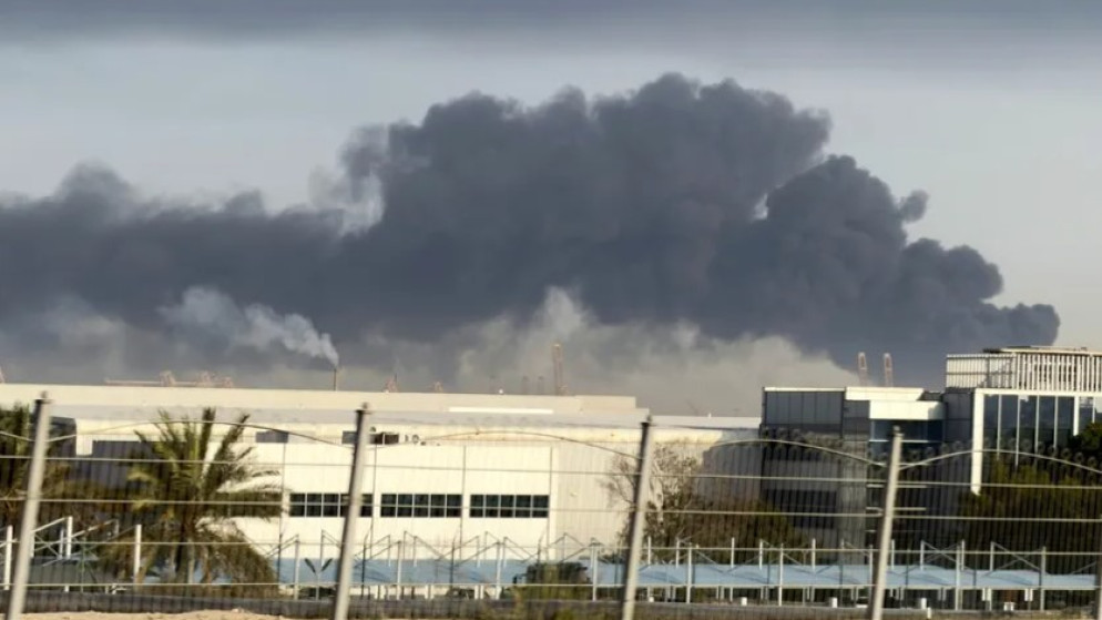 حريق بسفينة حاويات قبالة جبل علي.. تفاصيل جديدة