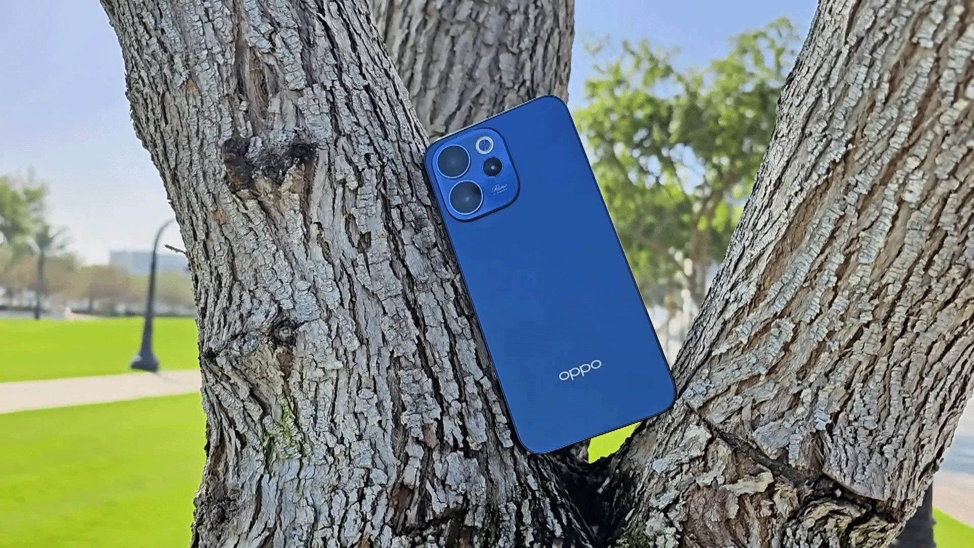 هاتف أوبو رينو 15 إف 5 جي يزلزل الفئة المتوسطة ببطارية تدوم يومين