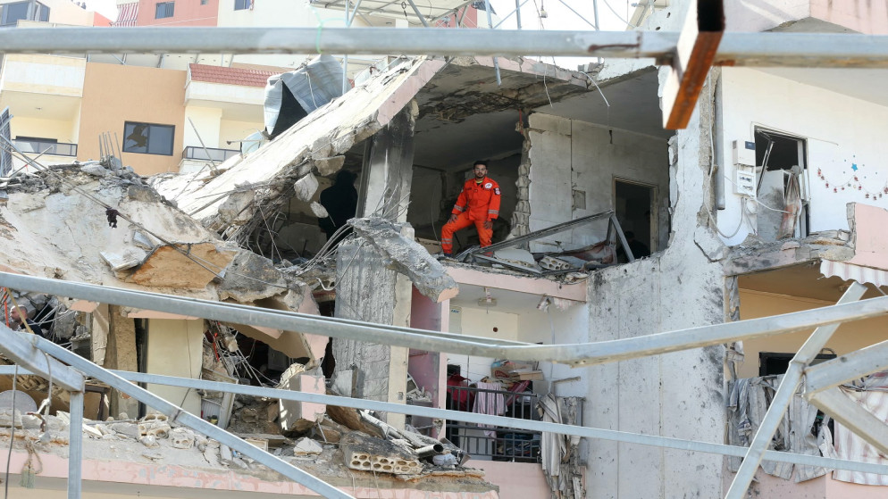 تصعيد جنوب لبنان: غارة جوية توقع ضحايا قرب صيدا