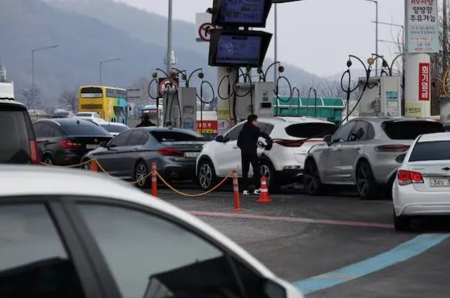 سيول تحدد سقفا لاسعار الوقود لمواجهة ارتفاع تكاليف الطاقة