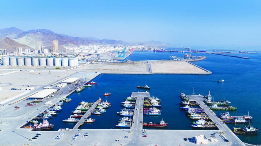 هجوم بطائرات مسيرة يعطل حركة النفط في ميناء الفجيرة